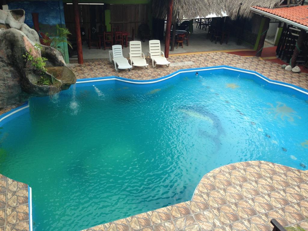 La Delphina Bed&Breakfast Bar&Grill La Ceiba Exterior foto