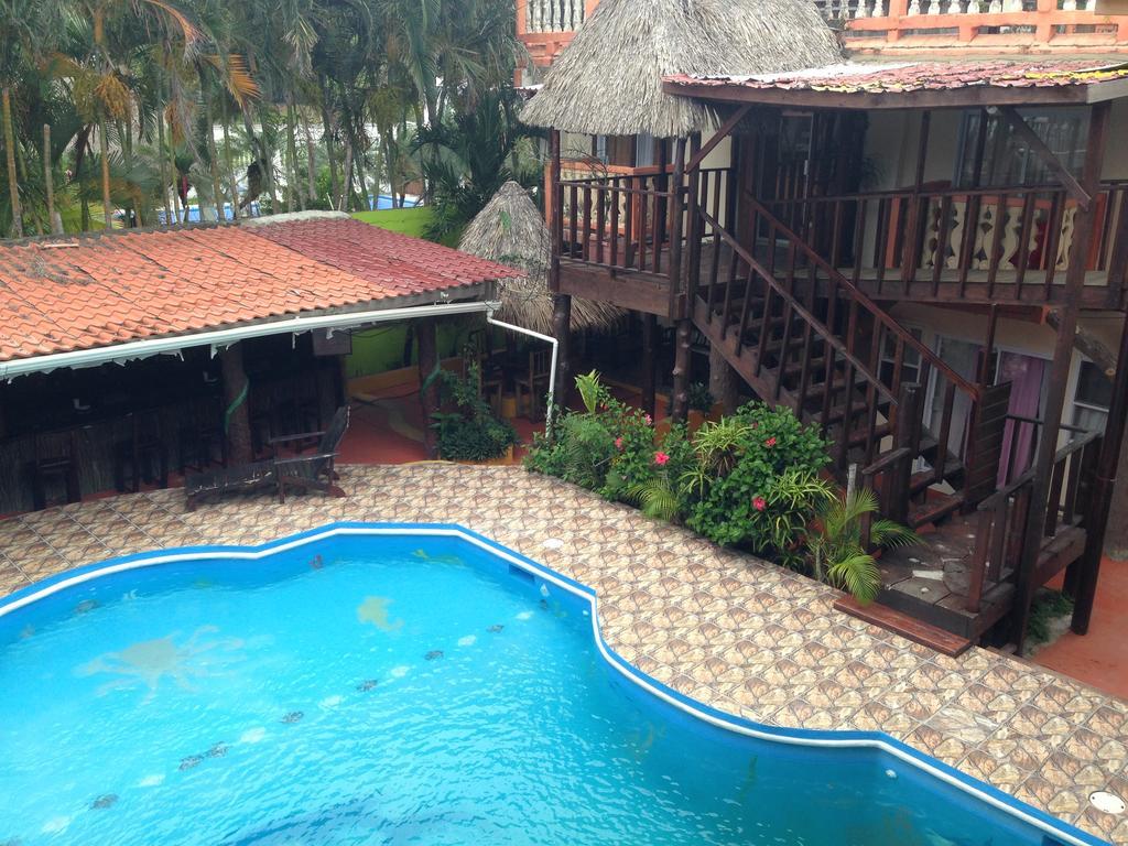 La Delphina Bed&Breakfast Bar&Grill La Ceiba Exterior foto