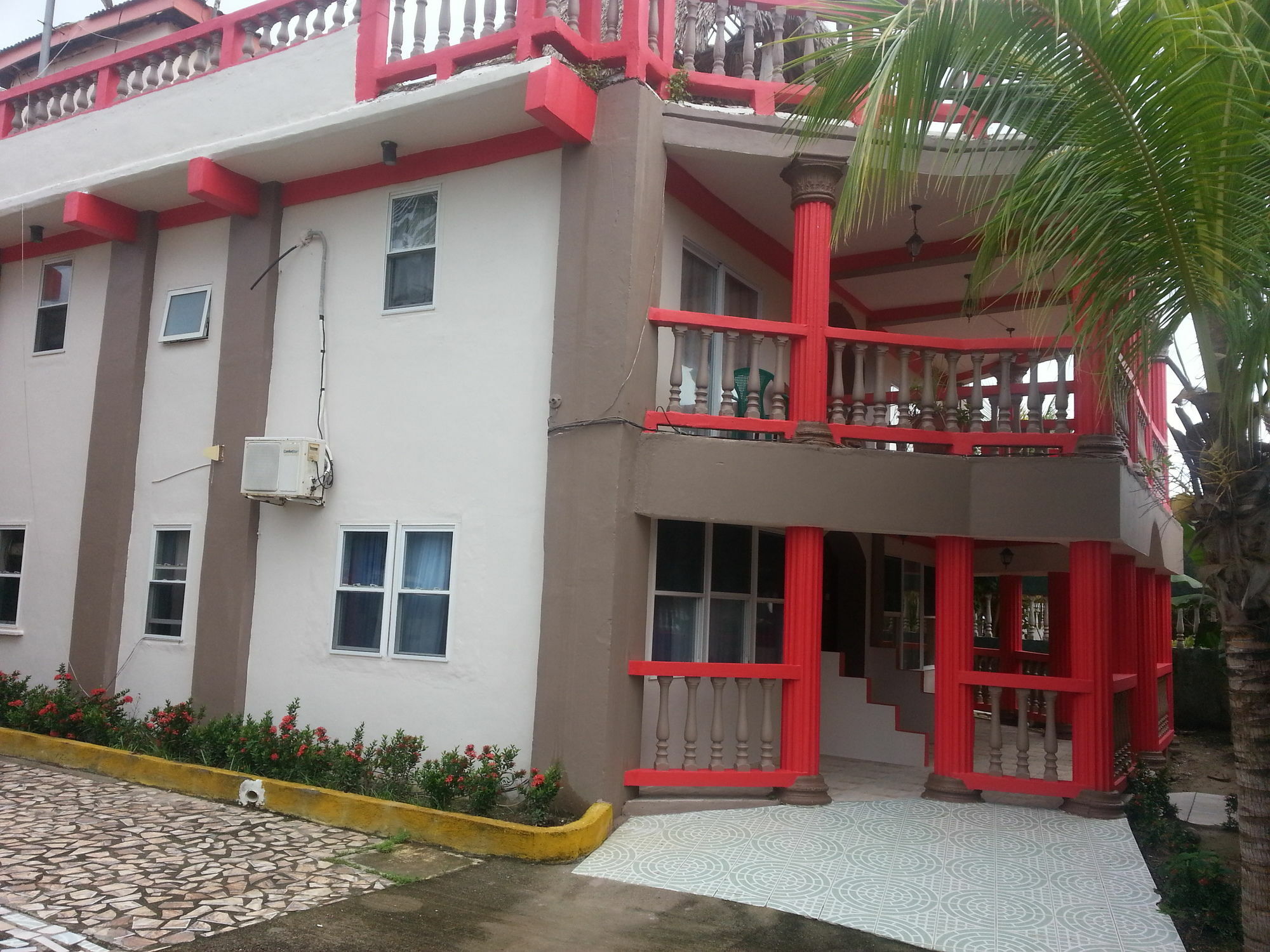 La Delphina Bed&Breakfast Bar&Grill La Ceiba Exterior foto